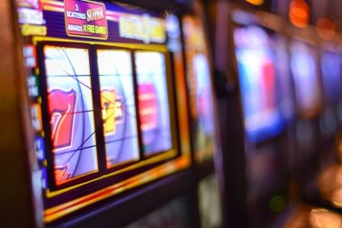 HD live-dealer blackjack table with multilingual dealer